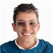 entusiasta titulado en arte y diseño digital, realización de dos masters de modelado 3D y animación para películas.